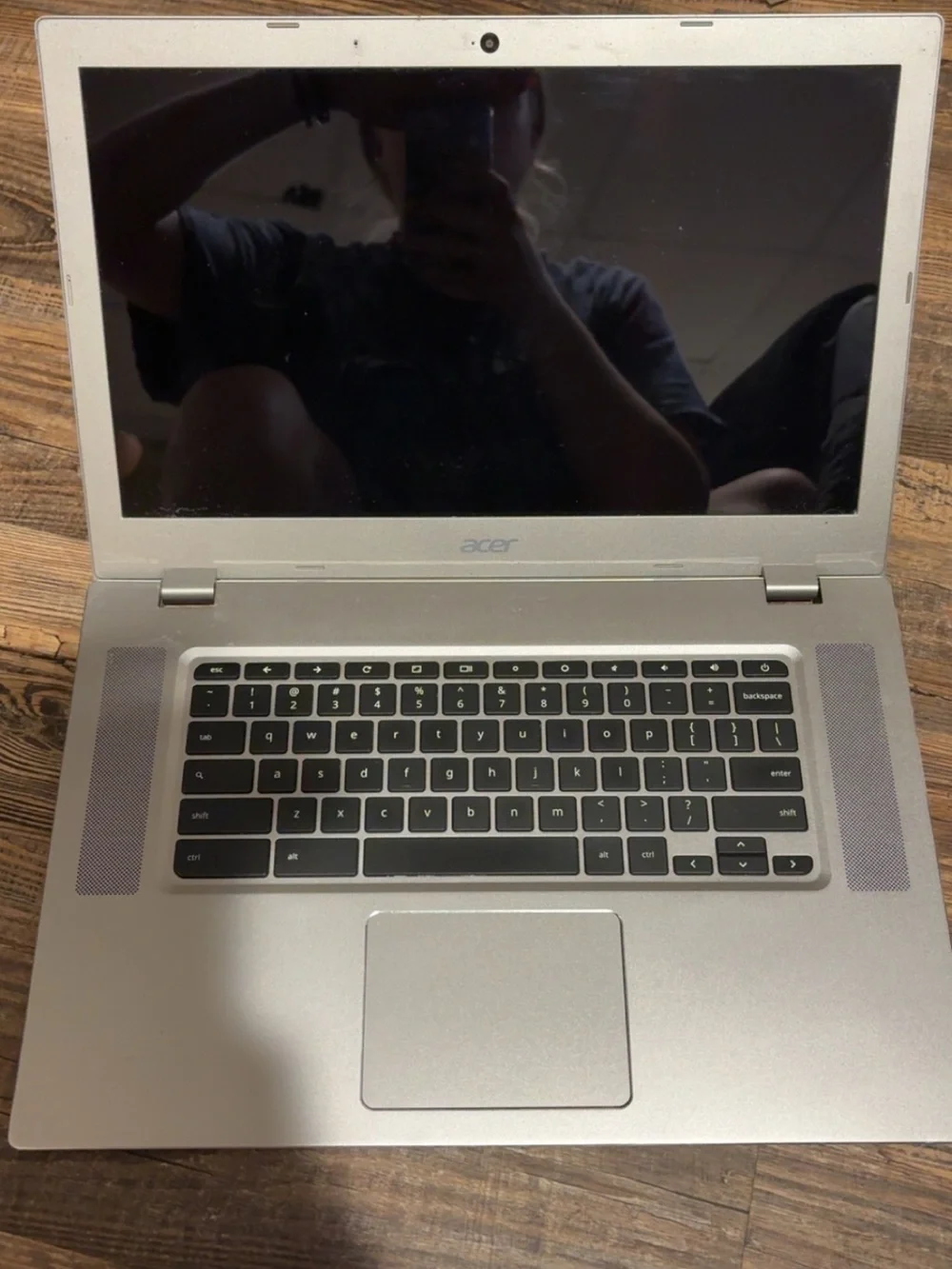 Acer touchscreen Silver Laptop with Black Keys and Large Trackpad